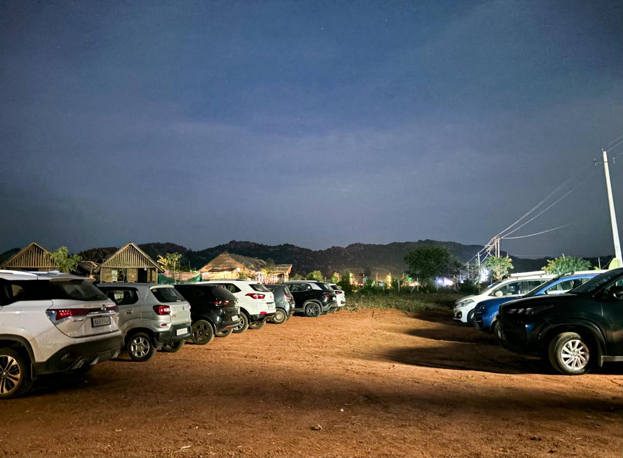 Mowgli'S Cafe Hampi & Guest House Exterior foto